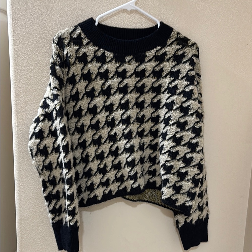 Max Studio Black and White Crew Neck Sweater with Houndstooth Pattern